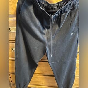 ALO Yoga Black jogger with Silver Logo